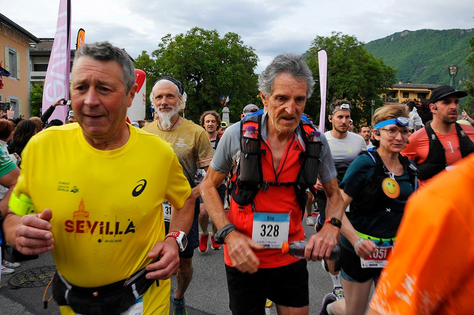 Coureur sur le parcours du Marathon du Clair de Lune